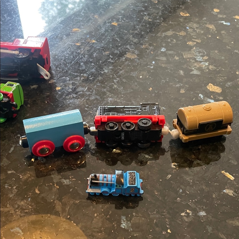 Thomas & Friends Colorful Train Collection - Picture 10 of 12